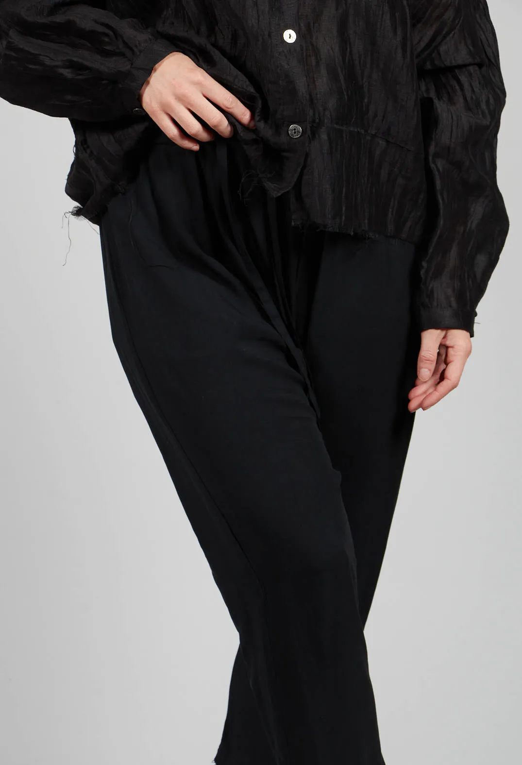 Drawstring Capri Trousers in Viscosa Tinto Freddo Nero