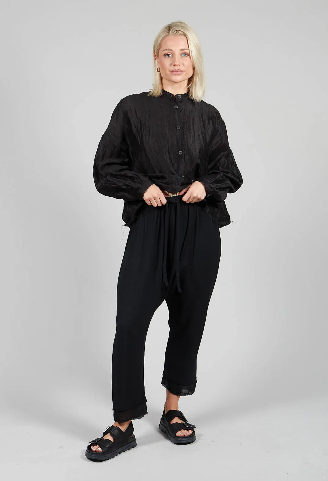 Drawstring Capri Trousers in Viscosa Tinto Freddo Nero