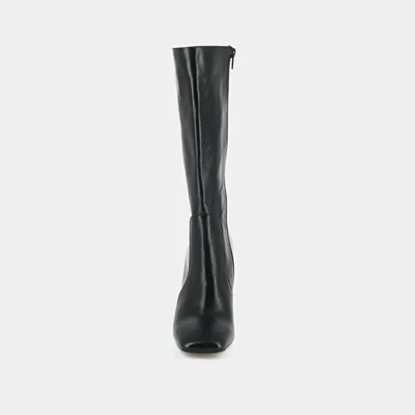 Heeled boots with square toe in black aged leather