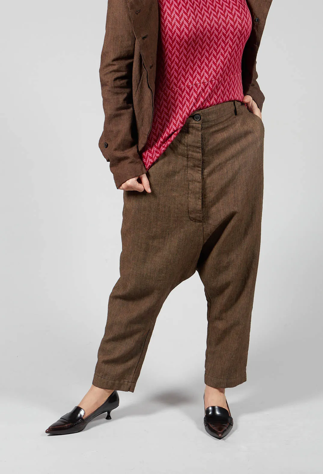 Low Rise Drop Crotch Trousers in Kaffee Check