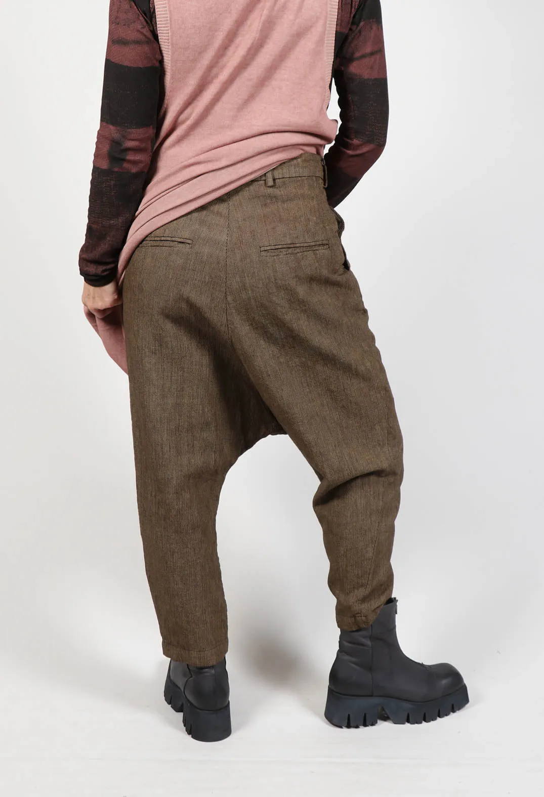 Low Rise Drop Crotch Trousers in Kaffee Check