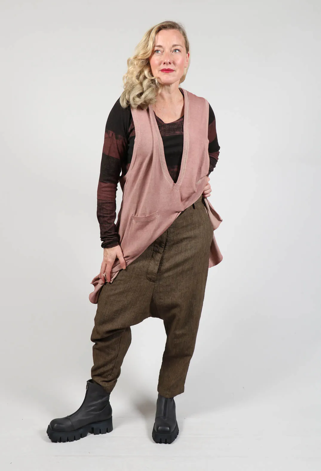 Low Rise Drop Crotch Trousers in Kaffee Check