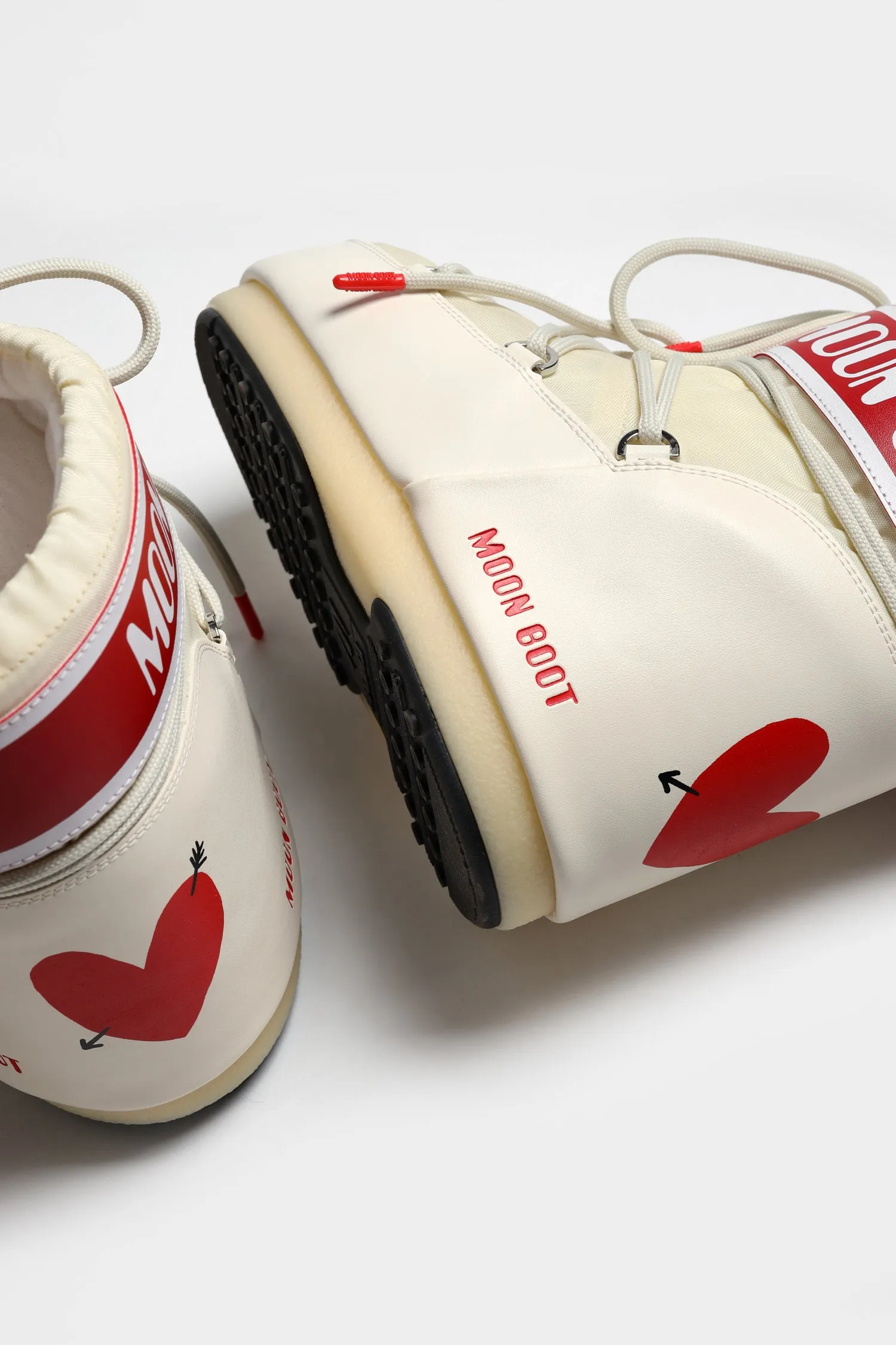 Moon Boot Icon Low 'Heart' in Cream