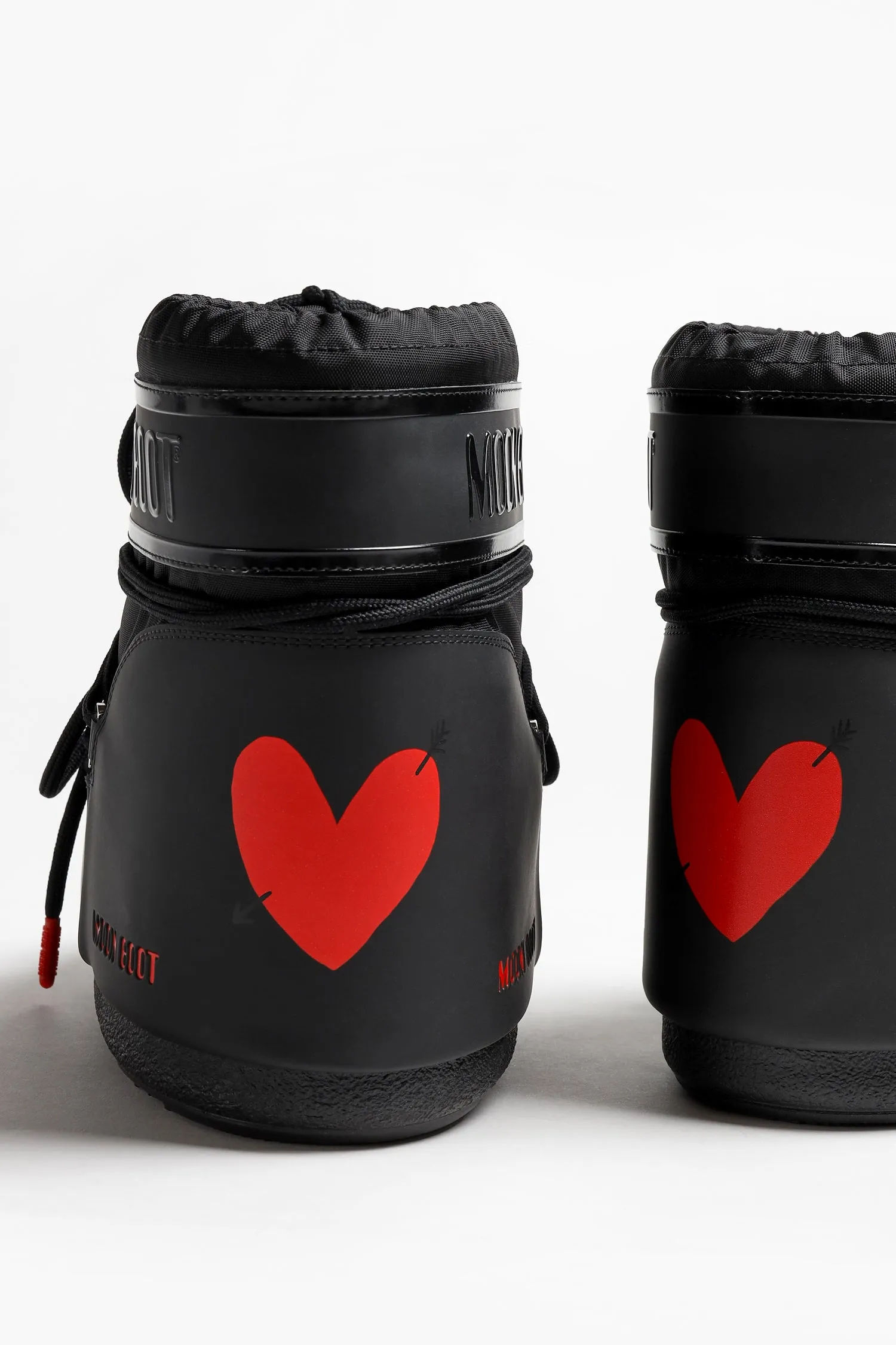 Moon Boot Icon Low 'Heart' in Schwarz