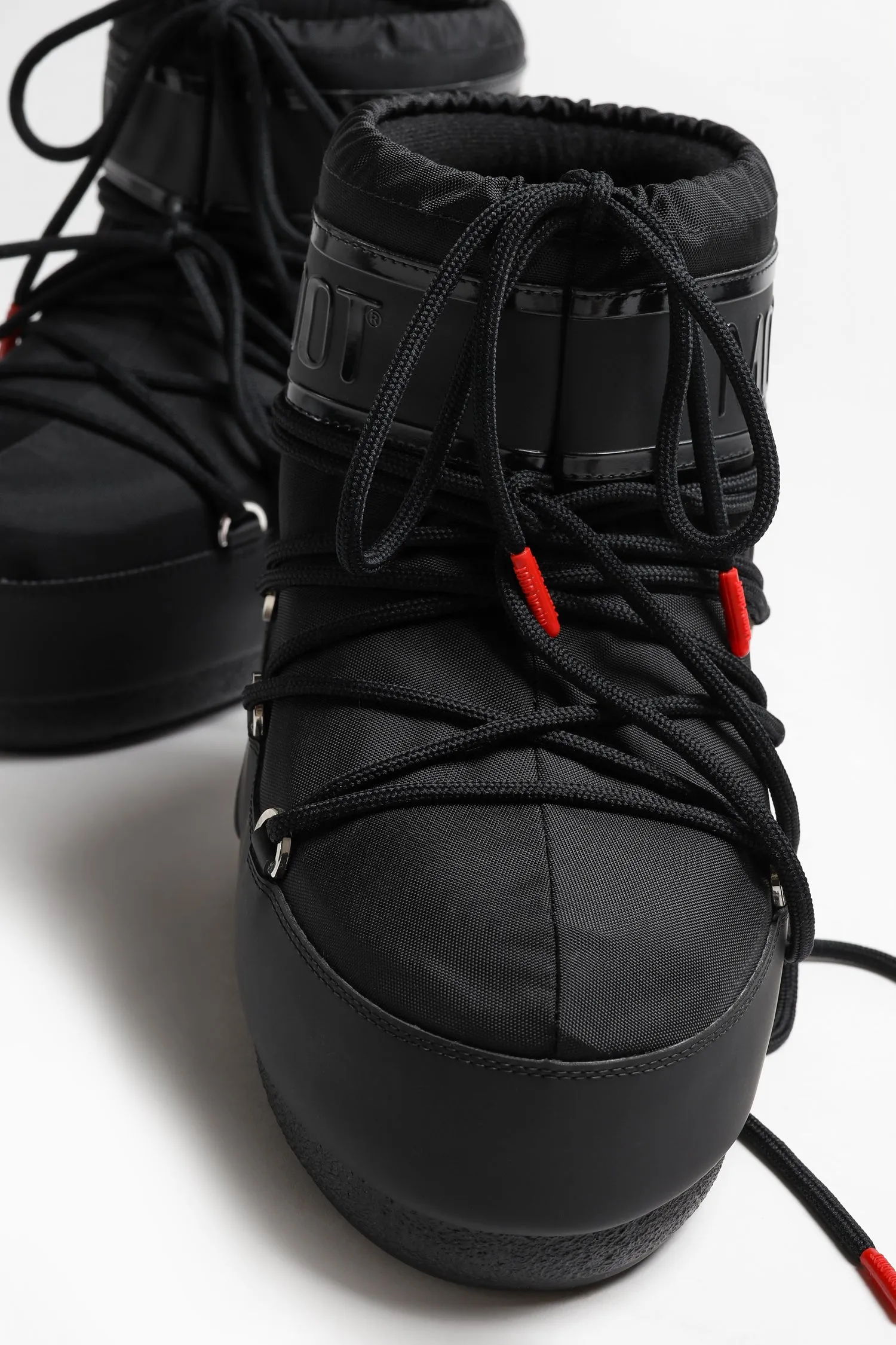 Moon Boot Icon Low 'Heart' in Schwarz