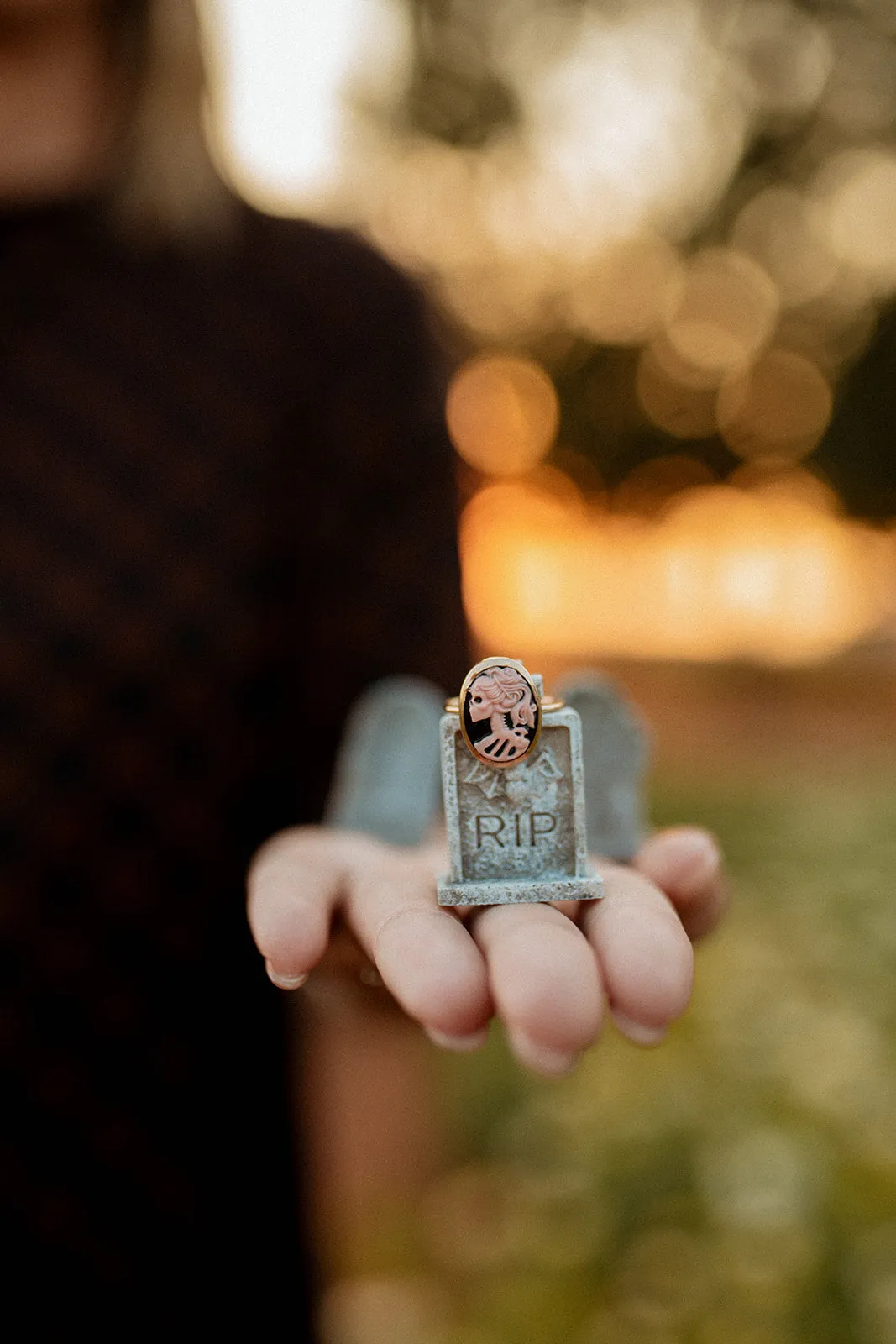 Morticia Cameo Ring