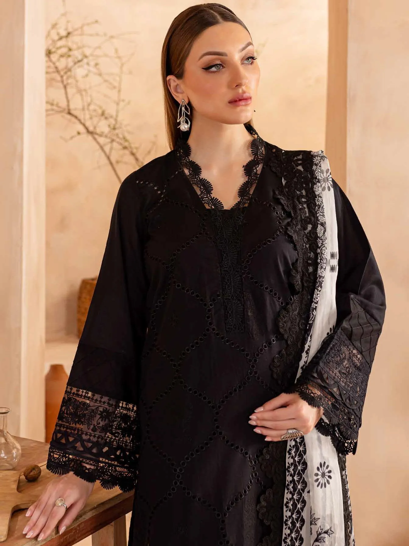 Nureh Koyal Embroidered Luxury Lawn Unstitched 3Pc Suit NE-98