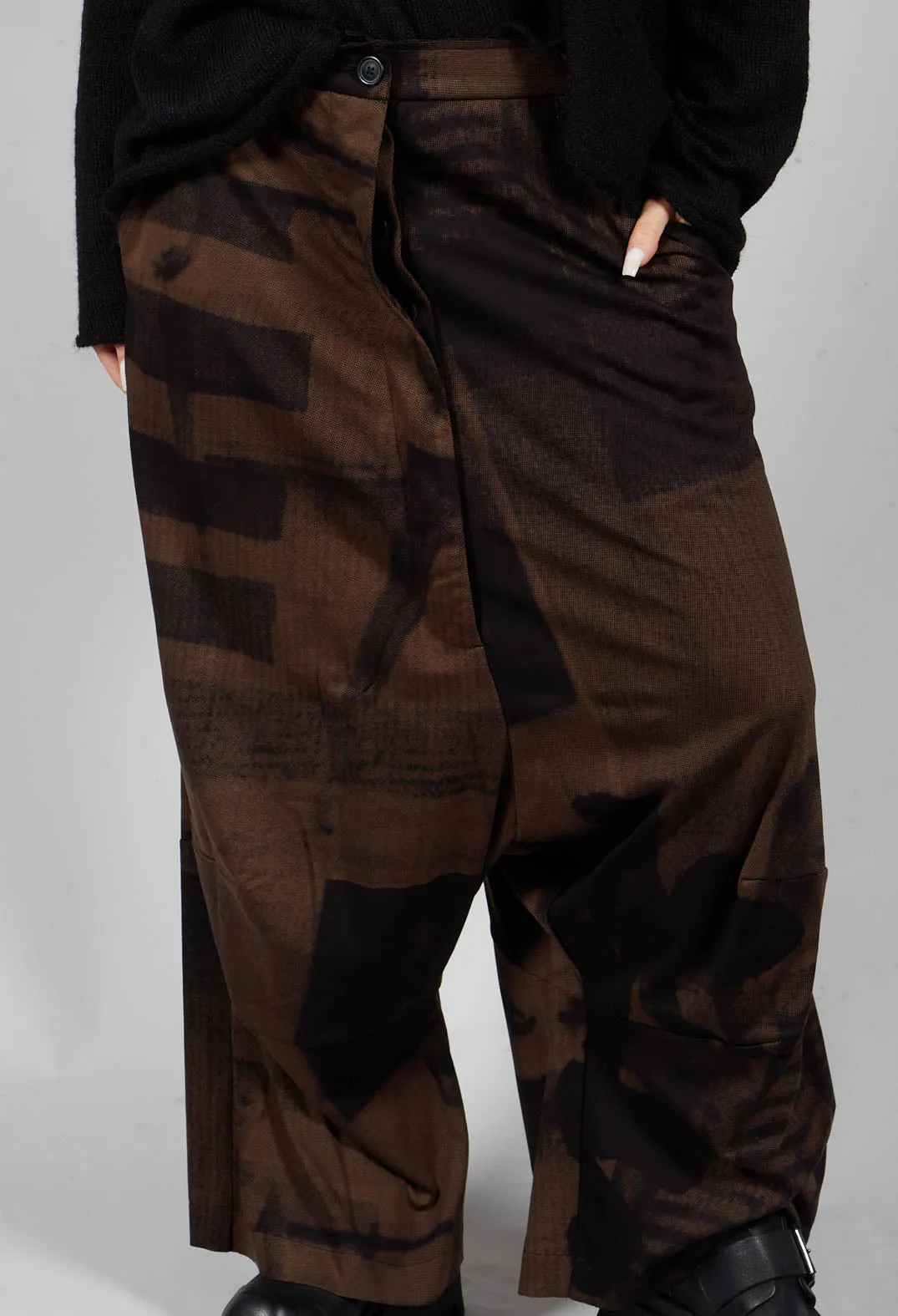 Wide Leg Drop Crotch Trousers in Kaffee Print